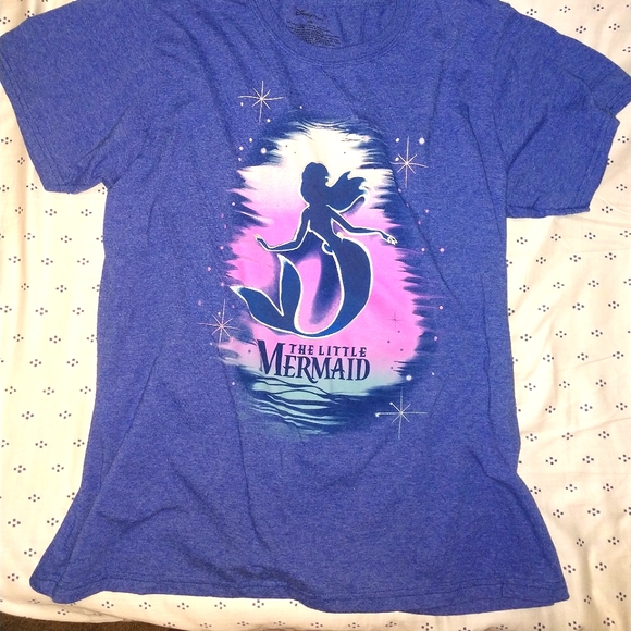 ๐งโโ๏ธ The Little Mermaid sparkly shirt from Disney store - Picture 1 of 10
